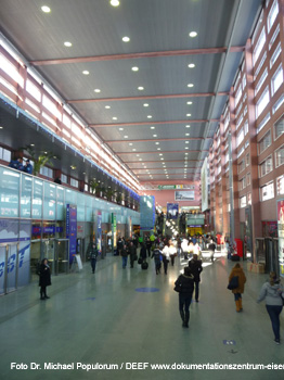 Der Innsbrucker Hauptbahnhof, Innenansicht, erneuert 2004. DEEF / Dr. Michael Alexander Populorum