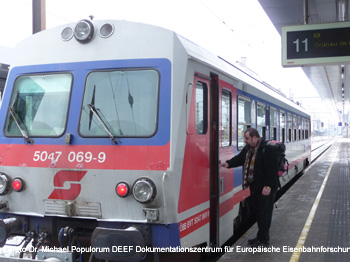 Auf Gleis 11 des Welser Hauptbahnhofes fahren normalerweise die 5047er nach Sattledt und Grnau im Almtal ab. Die Almtalbahn von Wels ber Sattledt nach Grnau im Almtal. Foto Dr. Populorum / DEEF