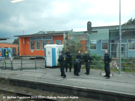 asylkrise flüchtlinge salzburg frelassing foto bild picture