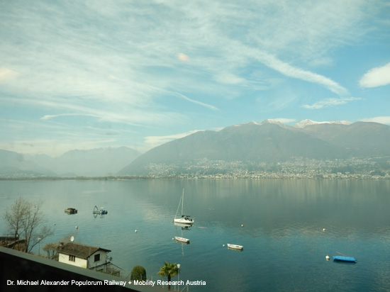 eisenbahnstrecke cadenazzo luino lago maggiore tessin italien foto bild