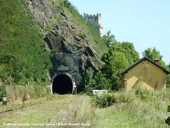 donauuferbahn weitenegg bahnhof tunnel burg