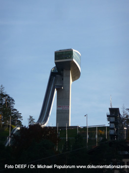 Neue Bergisel-Schanze. Das Tiroler Localbahnmuseum Innsbruck. DEEF - Dokumentationszentrum fr Europische Eisenbahnforschung / Dr. Populorum