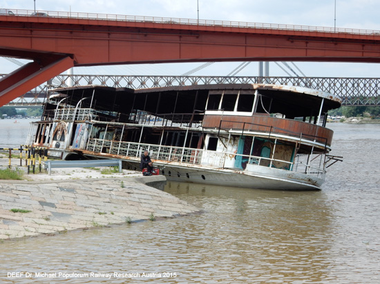 belgrad waterfront serbien foto bild picture nato bomben schiff save