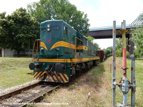 belgrad waterfront serbien foto bild picture lokal cafe save donau eisenbahn magazin diesellok