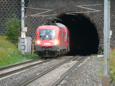 Tauerntunnel Südportal mit Tauernschleuse. DEEF / Dr. Michael Populorum