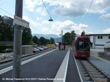 foto bild picture image Traunseebahn Stadt Regio Tram Gmunden Seebahnhof