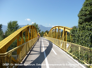 Eisenbahnarchologische Wanderung auf der ehemaligen beretscherbahn von Bozen ber Sigmundskron und Eppan nach Kaltern. DEEF / Dr. Michael Populorum