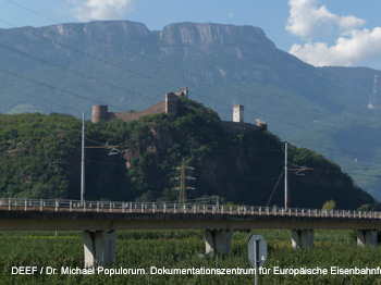 Eisenbahnarchologische Wanderung auf der ehemaligen beretscherbahn von Bozen ber Sigmundskron und Eppan nach Kaltern. DEEF / Dr. Michael Populorum