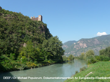 Eisenbahnarchologische Wanderung auf der ehemaligen beretscherbahn von Bozen ber Sigmundskron und Eppan nach Kaltern. DEEF / Dr. Michael Populorum
