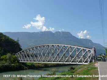 Eisenbahnarchologische Wanderung auf der ehemaligen beretscherbahn von Bozen ber Sigmundskron und Eppan nach Kaltern. DEEF / Dr. Michael Populorum