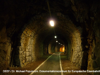 Eisenbahnarchologische Wanderung auf der ehemaligen beretscherbahn von Bozen ber Sigmundskron und Eppan nach Kaltern. DEEF / Dr. Michael Populorum