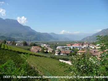 Eisenbahnarchologische Wanderung auf der ehemaligen beretscherbahn von Bozen ber Sigmundskron und Eppan nach Kaltern. DEEF / Dr. Michael Populorum
