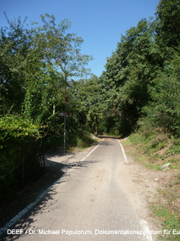 Eisenbahnarchologische Wanderung auf der ehemaligen beretscherbahn von Bozen ber Sigmundskron und Eppan nach Kaltern. DEEF / Dr. Michael Populorum
