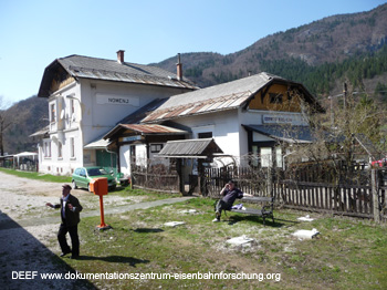 Foto Wocheinerbahn von Dr. Michael Populorum DEEF - Station Nomenj vormals Neuming
