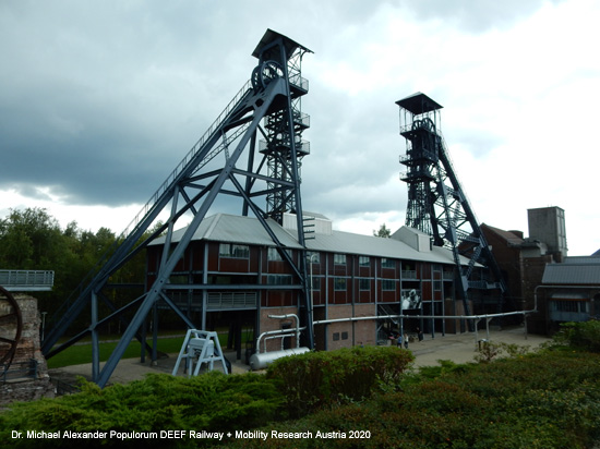 Kohle Bergwerk Bergbau Bois du Cazier Charleroi Belgien Förderturm