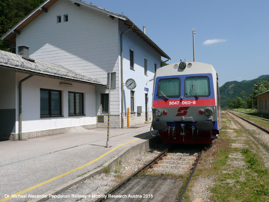 Erlauftalbahn Niederösterreich Eisenbahnstrecke Dieseltriebwagen 5047 Jenbacher Bahnhof Kienberg-Gaming