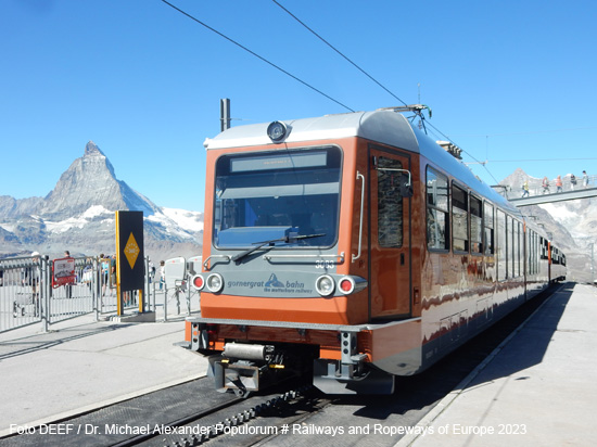 Triebwagen der Gornergratbahn am Gornergrat mit Matterhorn Foto Bild Schweiz Wallis Zahnradbahn