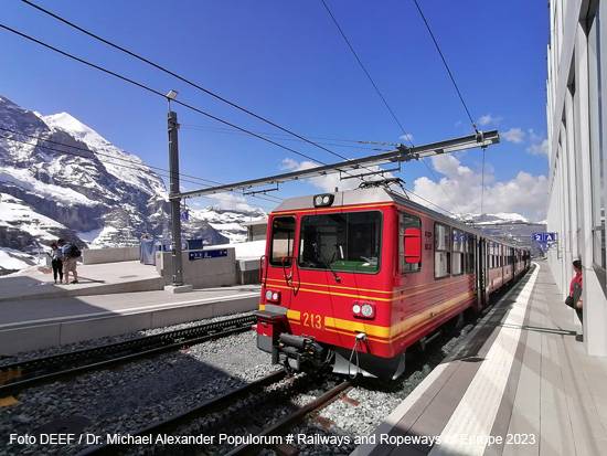 Jungfraubahn Triebwagen Bahnhof Eigergletscher Foto Bild Zahnradbahn