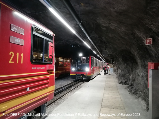 Foto Tunnelbahnhof Eismeer Bild Jungfraubahn Triebzüge Schweiz