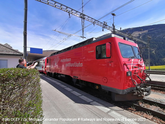 Glacier Express Lokwechsel in Disentis Mustair Lokomotive Foto Bild Eisenbahn Schweiz MGB Matterhorn Gotthard Bahn