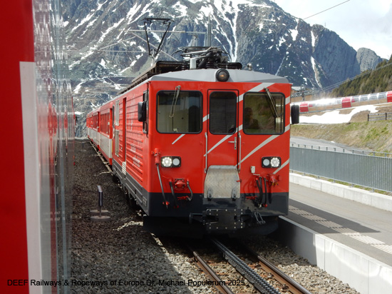 Glacier Express Foto Bahnhof Nätschen