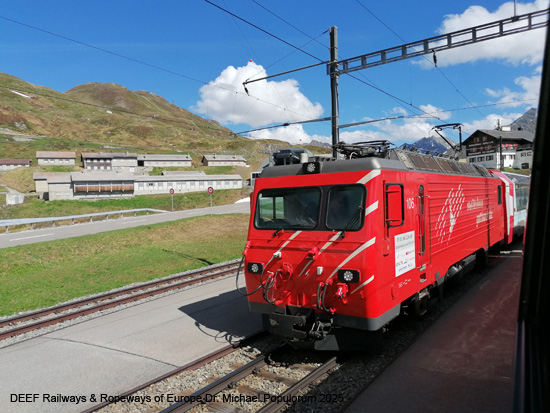 Oberalppass Foto Glacier Express MGB Eisenbahn Schweiz