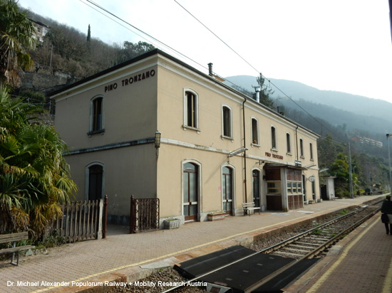 Eisenbahnstrecke Cadenazzo Luino Eisenbahn Schweiz Italien Tessin