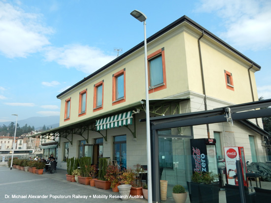 Regionalbahn Ponte Tresa - Luino Bahnhofsgebäude