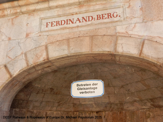 Salzbergwerk Berchtesgaden Grubenbahn Stollen Bayern