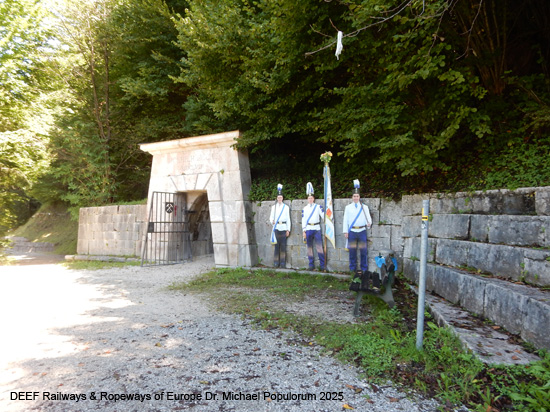 Salzbergwerk Berchtesgaden Stollenweg Stollen Bergbau Bayern Deutschland