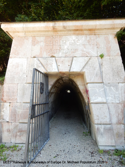 Salzbergwerk Berchtesgaden Stollenweg Stollen Bergbau Bayern Deutschland