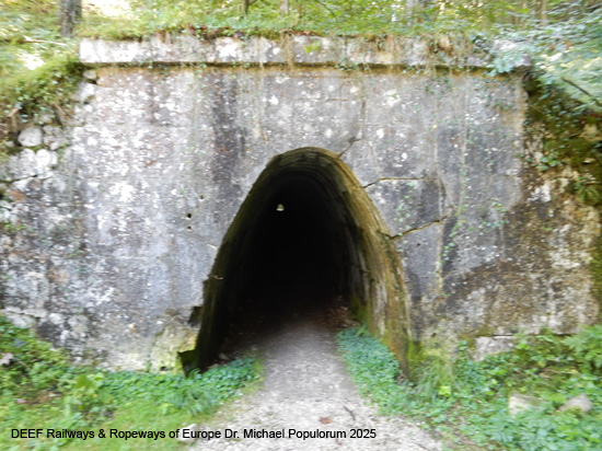 Salzbergwerk Berchtesgaden Stollenweg Stollen Bergbau Bayern Deutschland