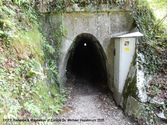 Salzbergwerk Berchtesgaden Stollenweg Stollen Bergbau Bayern Deutschland