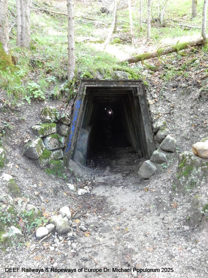 Salzbergwerk Berchtesgaden Stollenweg Stollen Bergbau Bayern Deutschland