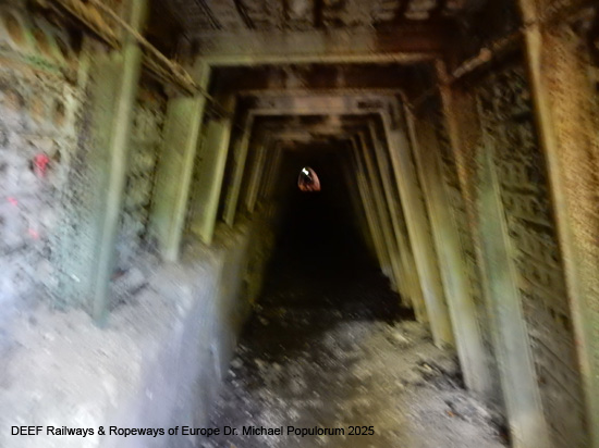 Salzbergwerk Berchtesgaden Stollenweg Stollen Bergbau Bayern Deutschland