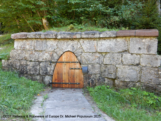 Salzbergwerk Berchtesgaden Stollenweg Stollen Bergbau Bayern Deutschland