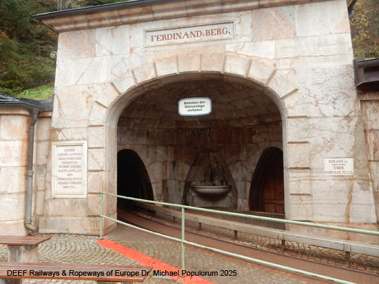 Salzbergwerk Berchtesgaden Stollenweg Stollen Bergbau Bayern Deutschland
