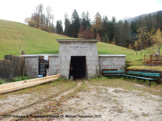 Salzbergwerk Berchtesgaden Stollenweg Stollen Bergbau Bayern Deutschland
