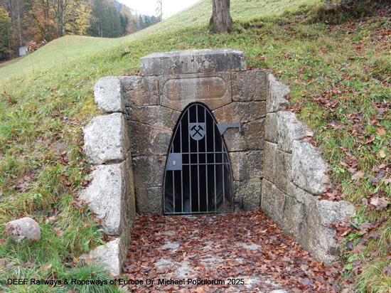 Salzbergwerk Berchtesgaden Stollenweg Stollen Bergbau Bayern Deutschland
