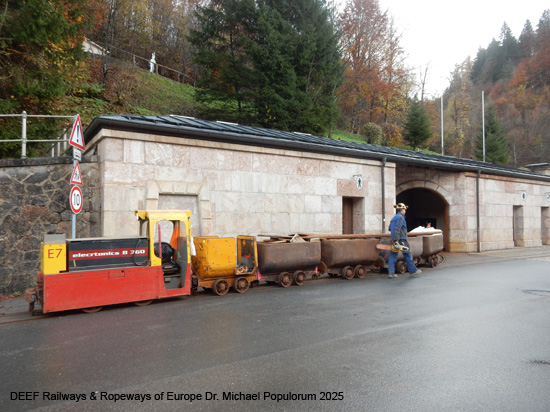 Salzbergwerk Berchtesgaden Stollenweg Stollen Bergbau Bayern Deutschland