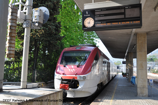 Valsuganabahn Eisenbahn Trient Bassano del Grappa Venedig Ferrovia Valsugana Trento Trentino Italien
