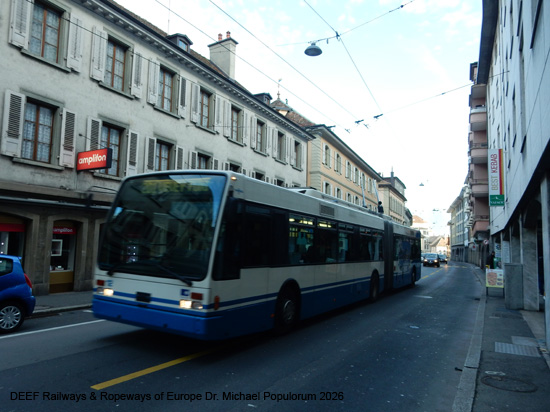 Oberleitungsbus Trolleybus Vevey Villeneuve Waadt Montreux Schweiz