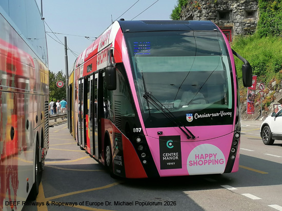 Oberleitungsbus Trolleybus Vevey Villeneuve Waadt Montreux Schweiz